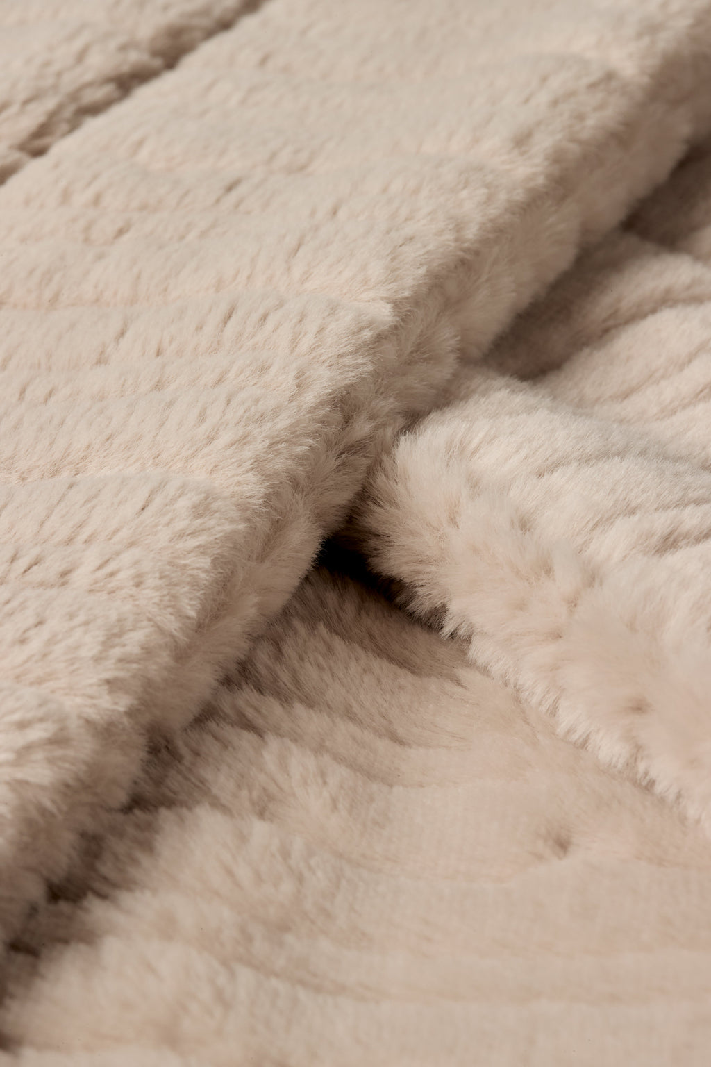 Dream Channel Faux Fur Blanket & Bag Set