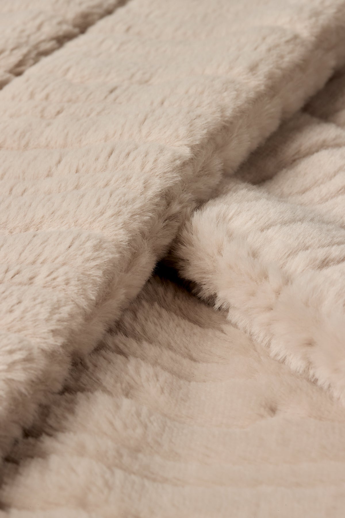 Dream Channel Faux Fur Blanket & Bag Set