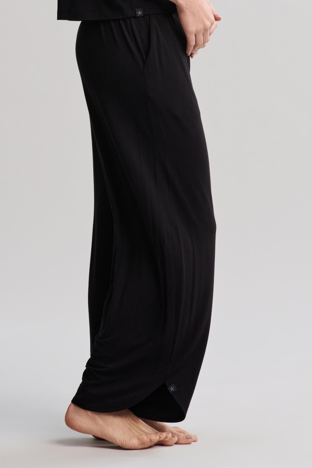 Ultra Soft Jersey Curved Hem Cropped Pant