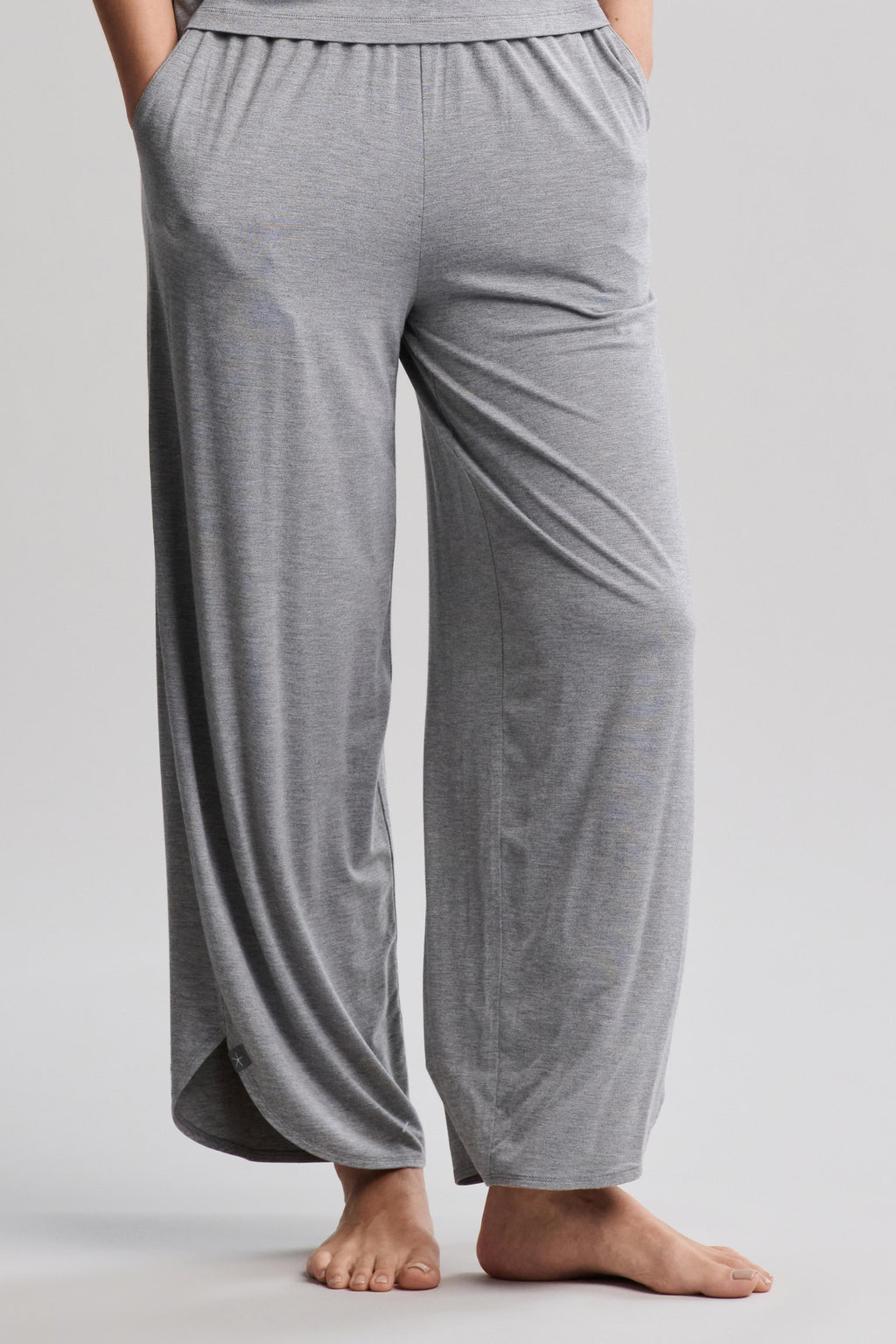 Ultra Soft Jersey Curved Hem Cropped Pant