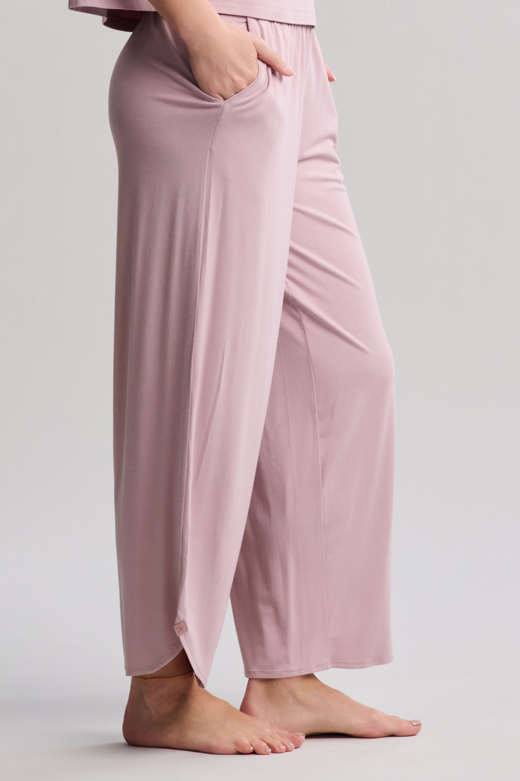 Ultra Soft Jersey Curved Hem Cropped Pant