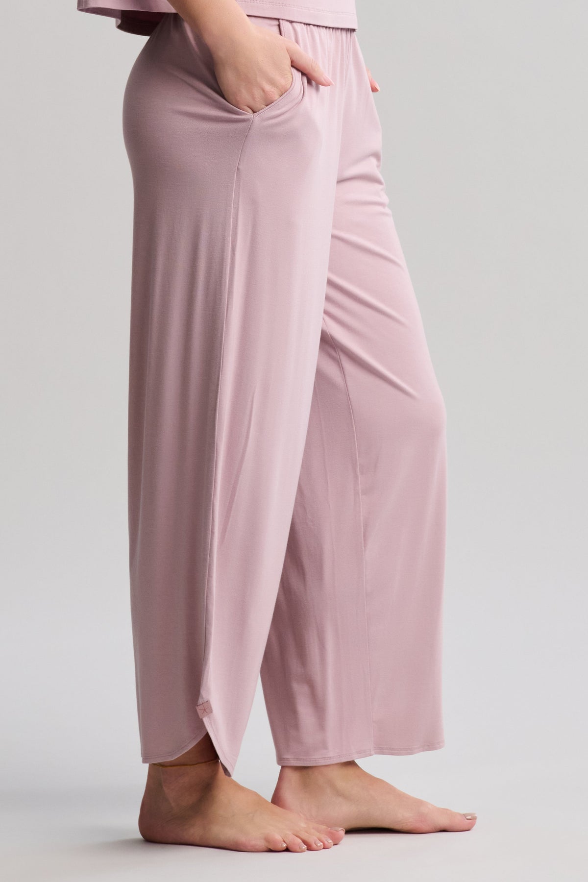Ultra Soft Jersey Curved Hem Cropped Pant