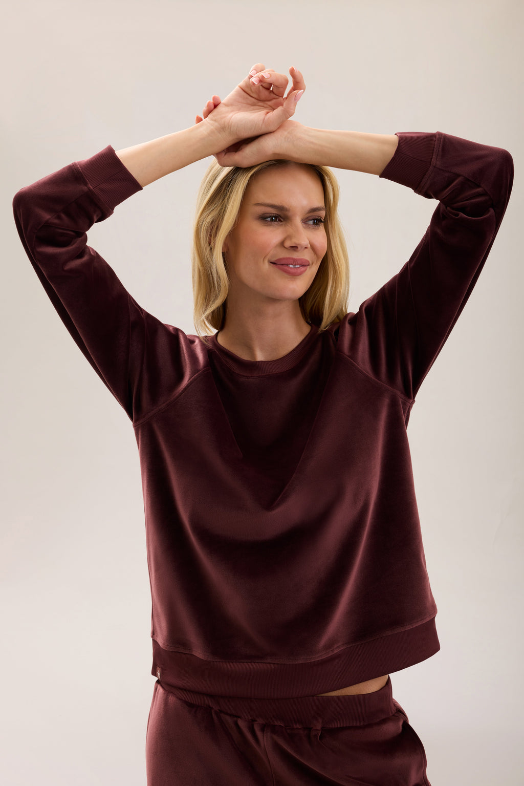 Stretch Velvet Raglan Pullover