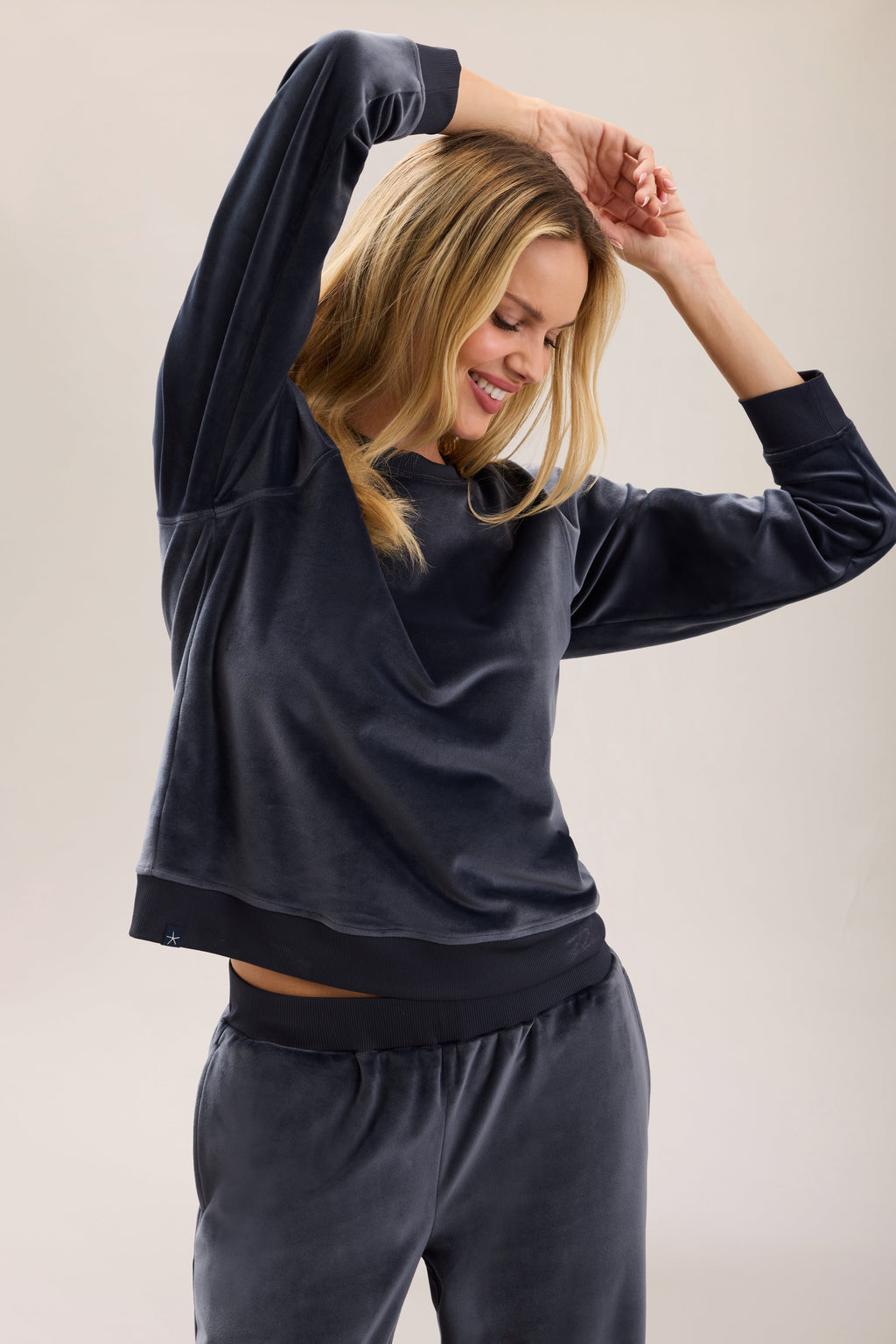 Stretch Velvet Raglan Pullover