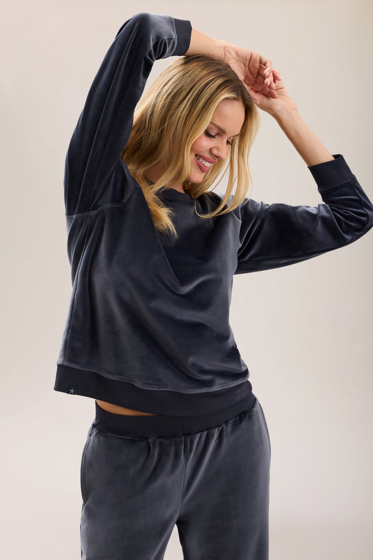 Stretch Velvet Raglan Pullover