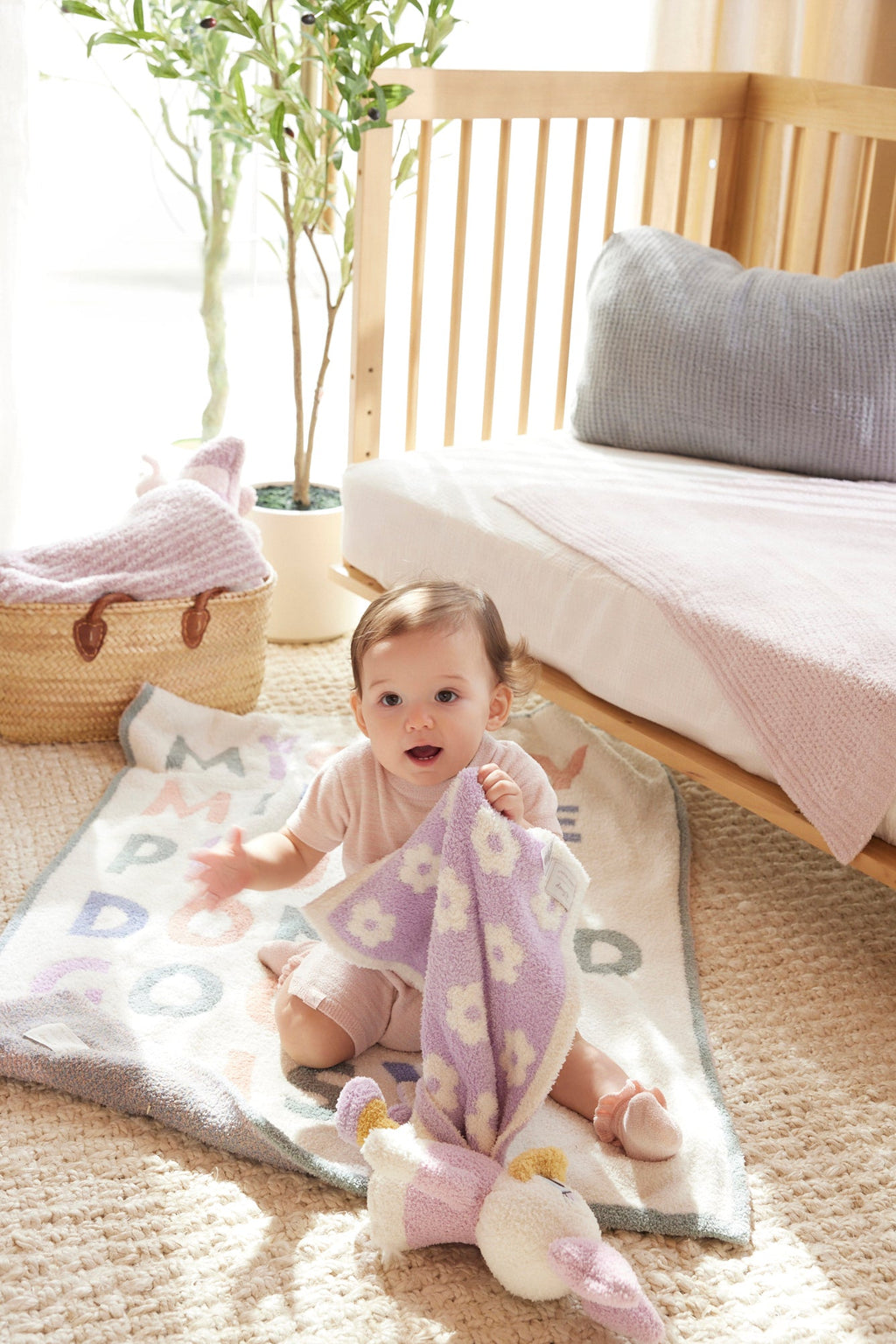 CozyChic® Daisy Duck Blanket Buddie